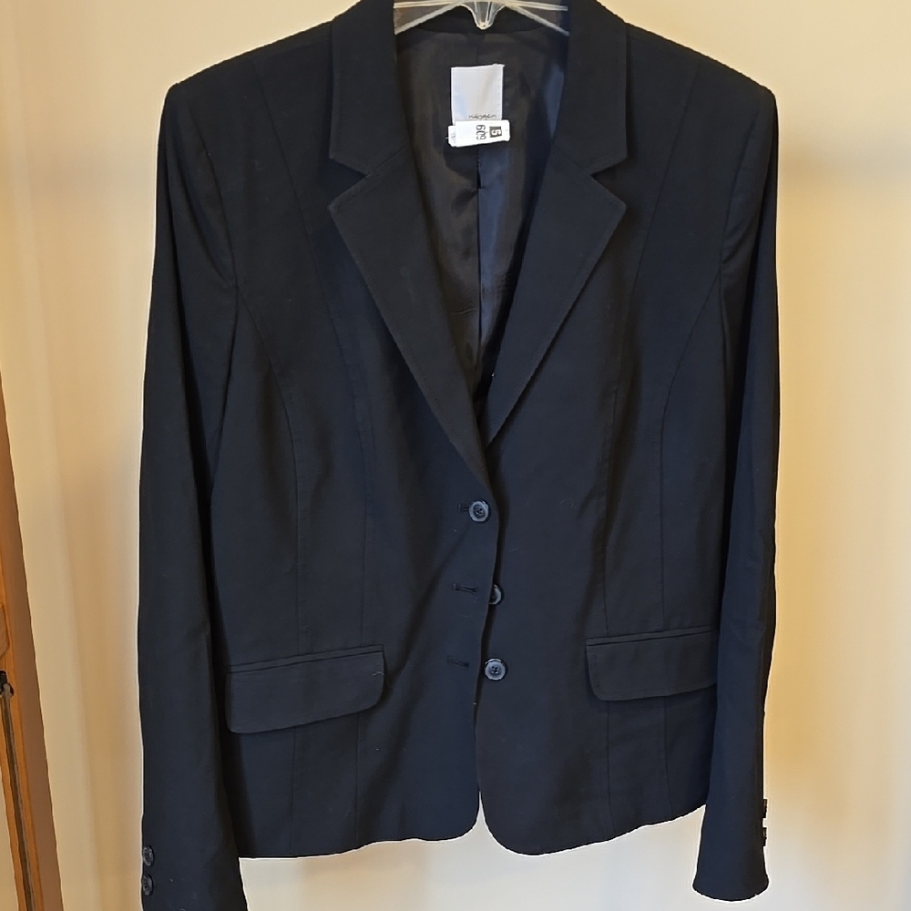Halogen Black Blazer with Notched Lapels and Tailored Fit